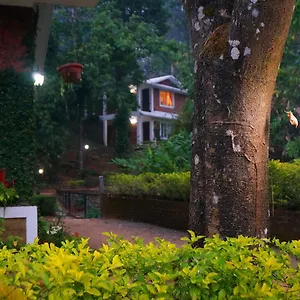 Hotel Falling Waters